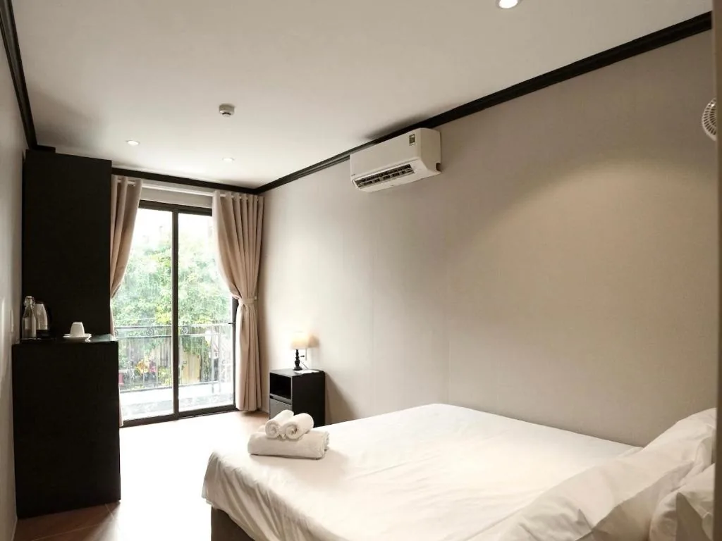 Double Room with Balcony — HY Local Budget Hotel